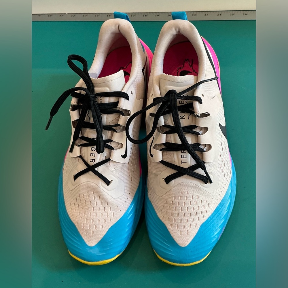 Nike Women's Air Zoom Terra Kiser 5’ Light Orewood Pink Blue Sneakers Size 9.5